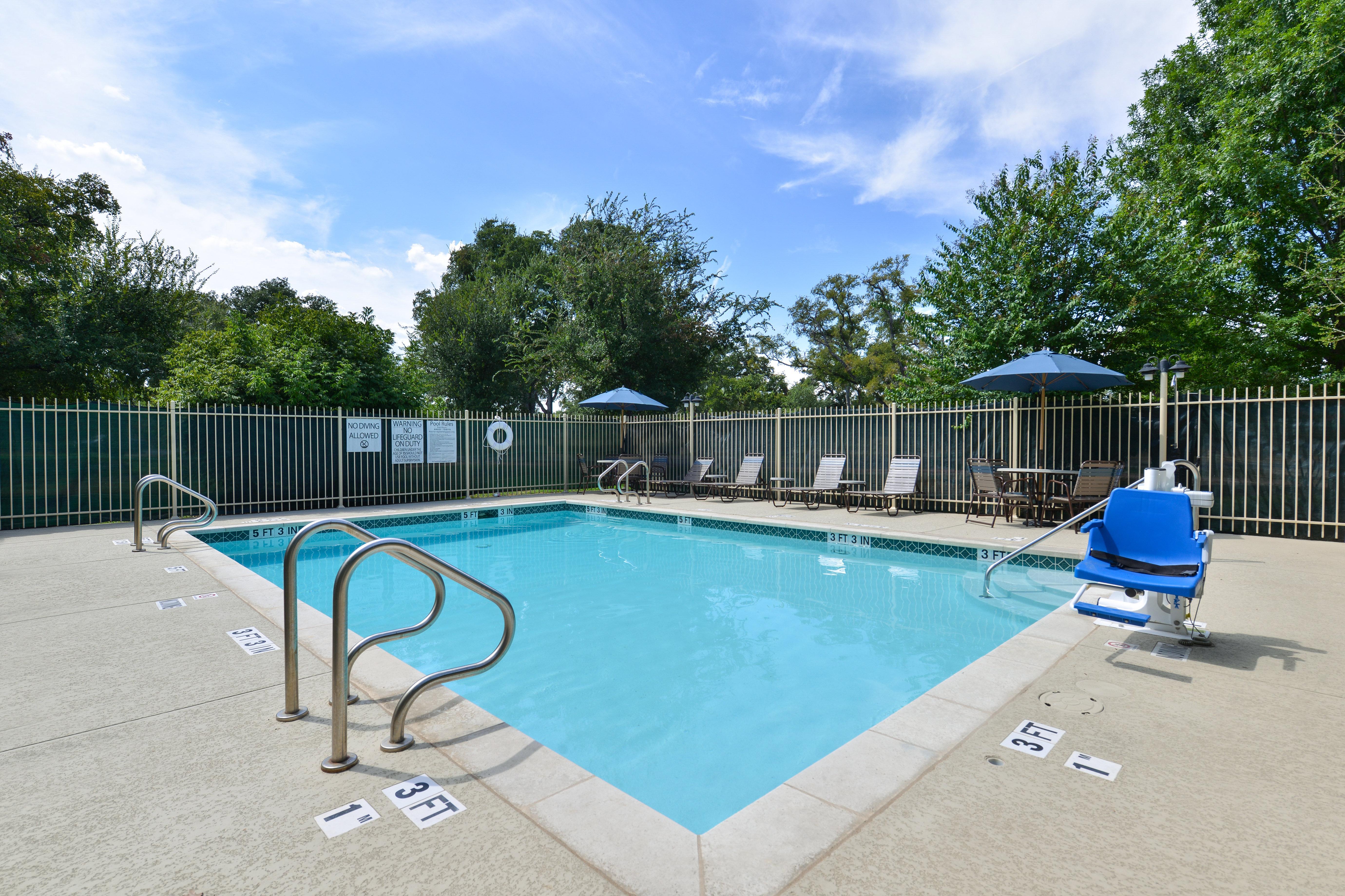 Holiday Express & Sw - Sunset Valley, And Ihg 3*