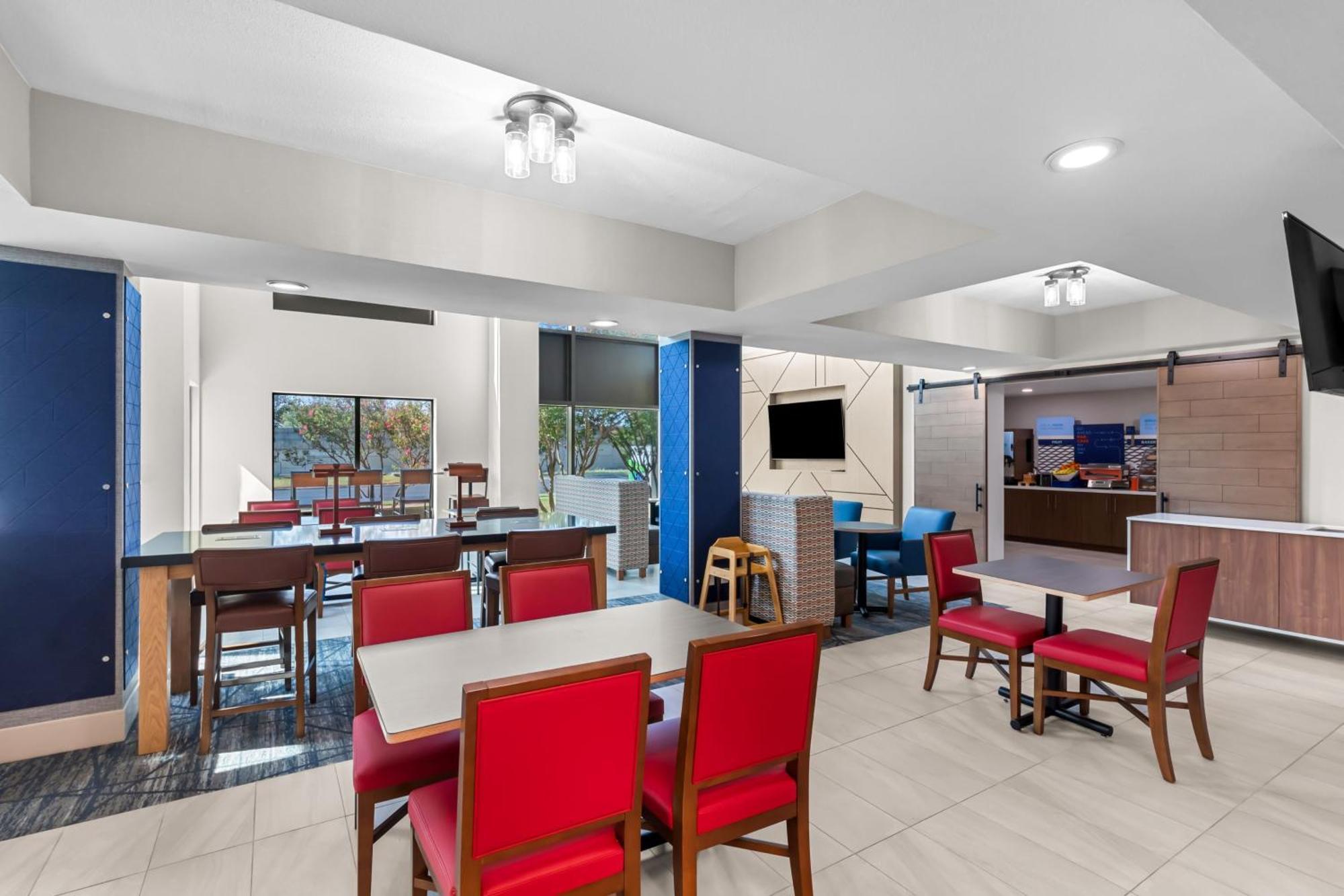 Holiday Express & Sw - Sunset Valley, And Ihg Hotel